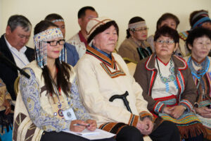 20-30-с сылларга хас эбээн, эбэҥки төрөөбүт тылынан саҥарар этэй?